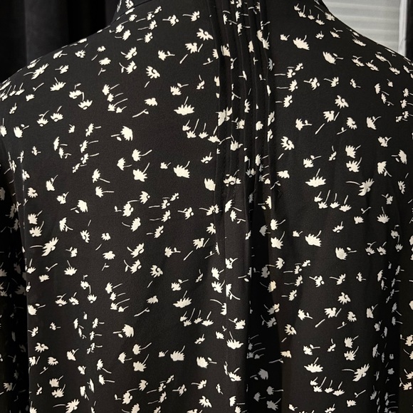 Kenneth Cole Black and White Floral Blouse - Picture 8 of 9
